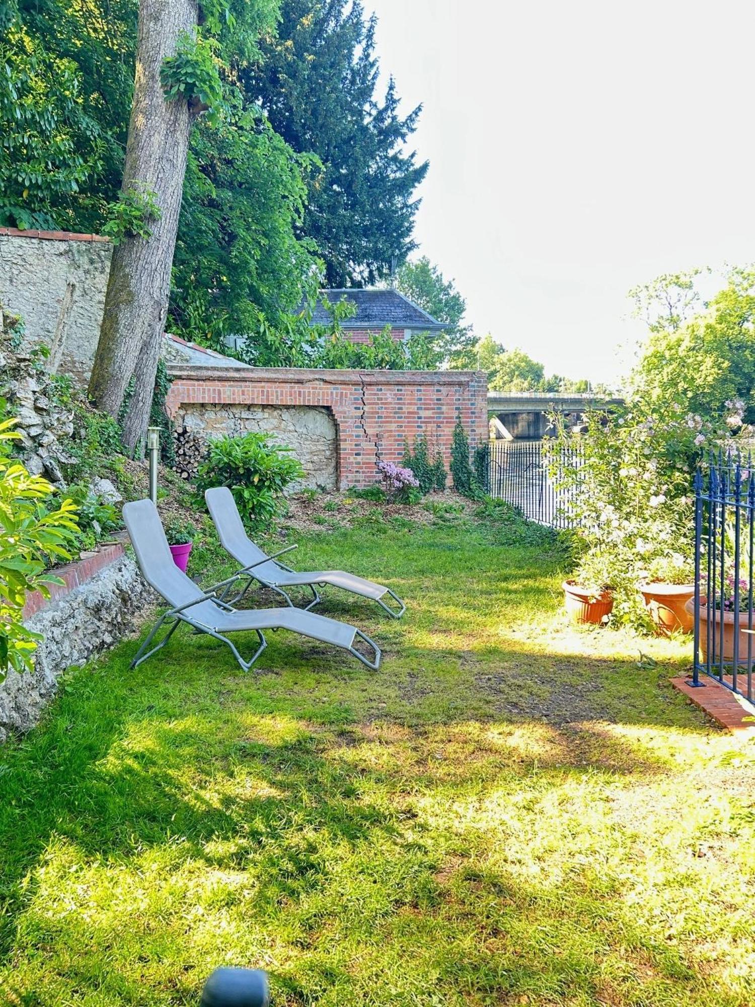 Le Chalet Bucolique Au Bord De L'Eau Olivet  Esterno foto